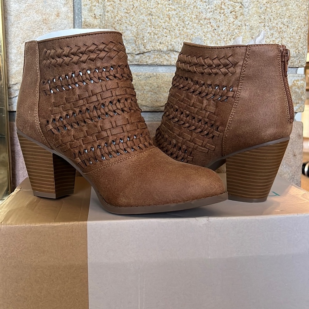 Maurices Dark Brown / Tan Ankle Booties